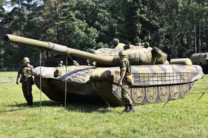 阿克陶大型军用充气坦克